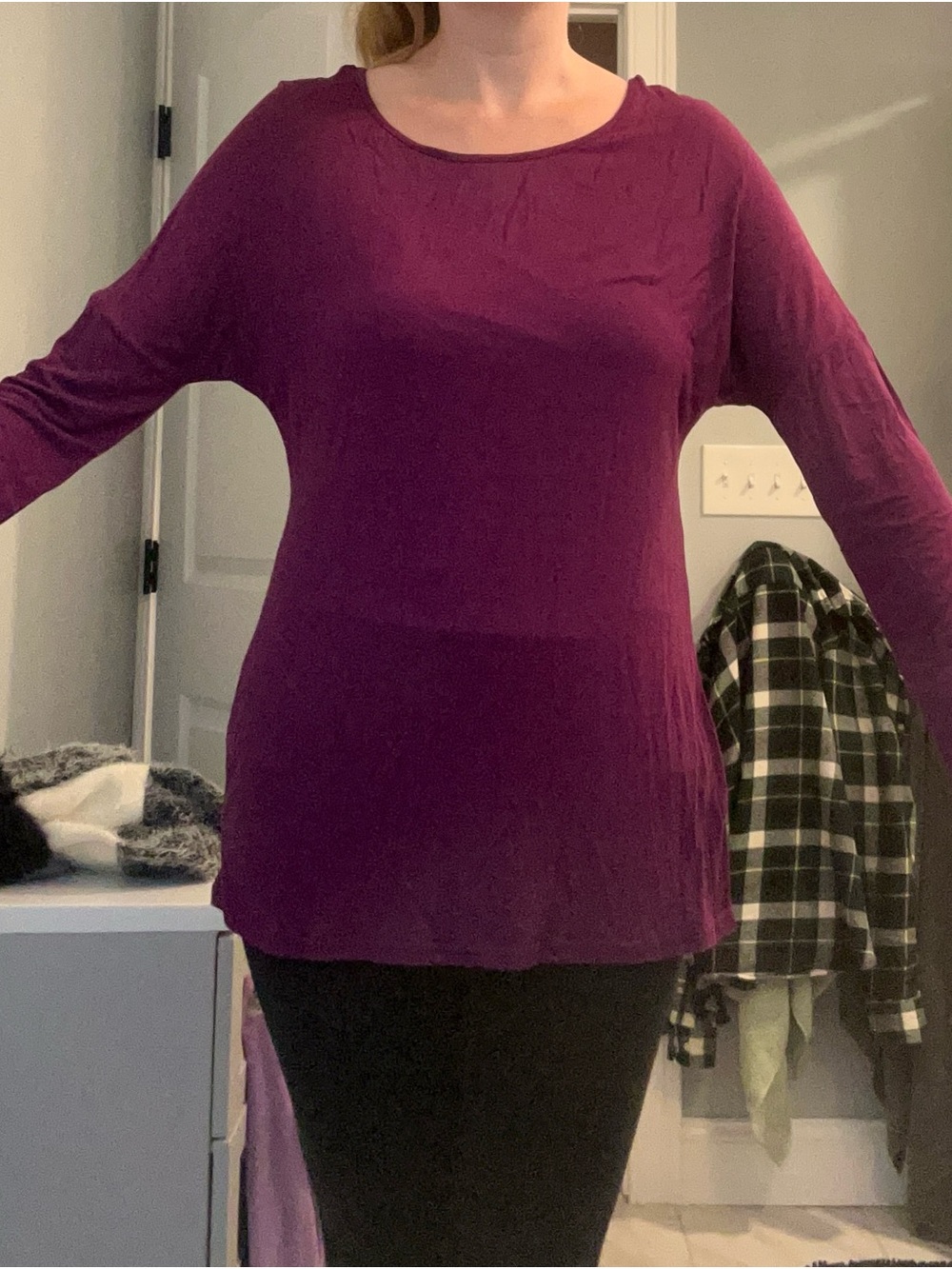 VENUS Long-Sleeve Scoop Neck Top in Plum